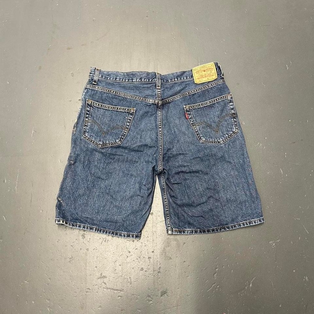 Vintage y2k dark washed Levi's 550 baggy skater denim shorts jorts